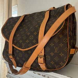 Vintage Louis Vuitton Saumur 43